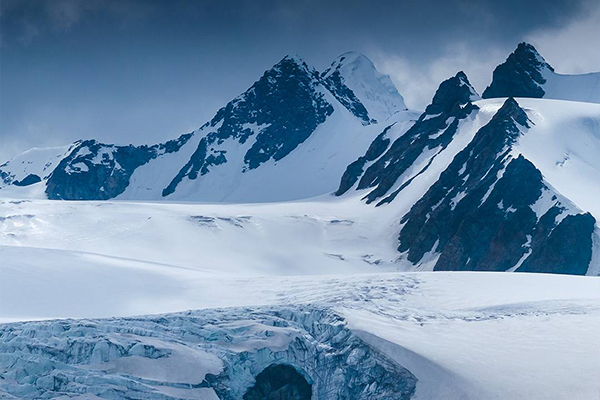 Discover the ancient Altai Mountains!