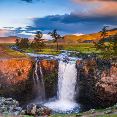Ulaantsutgalan Waterfall
