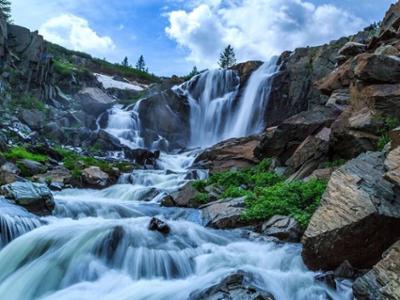 Baga Turgen Waterfall